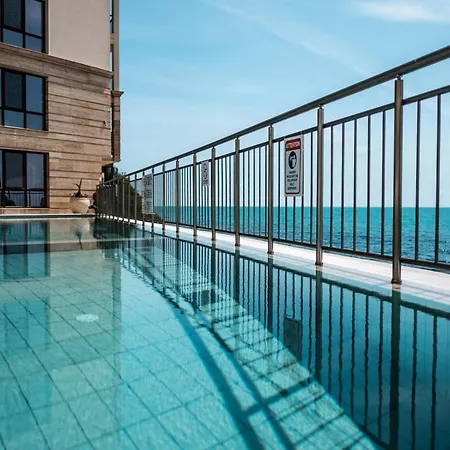 Ξενοδοχείο με διαμερίσματα Cabacum Pleasure Beachfront - 50m To And Pool Βάρνα
